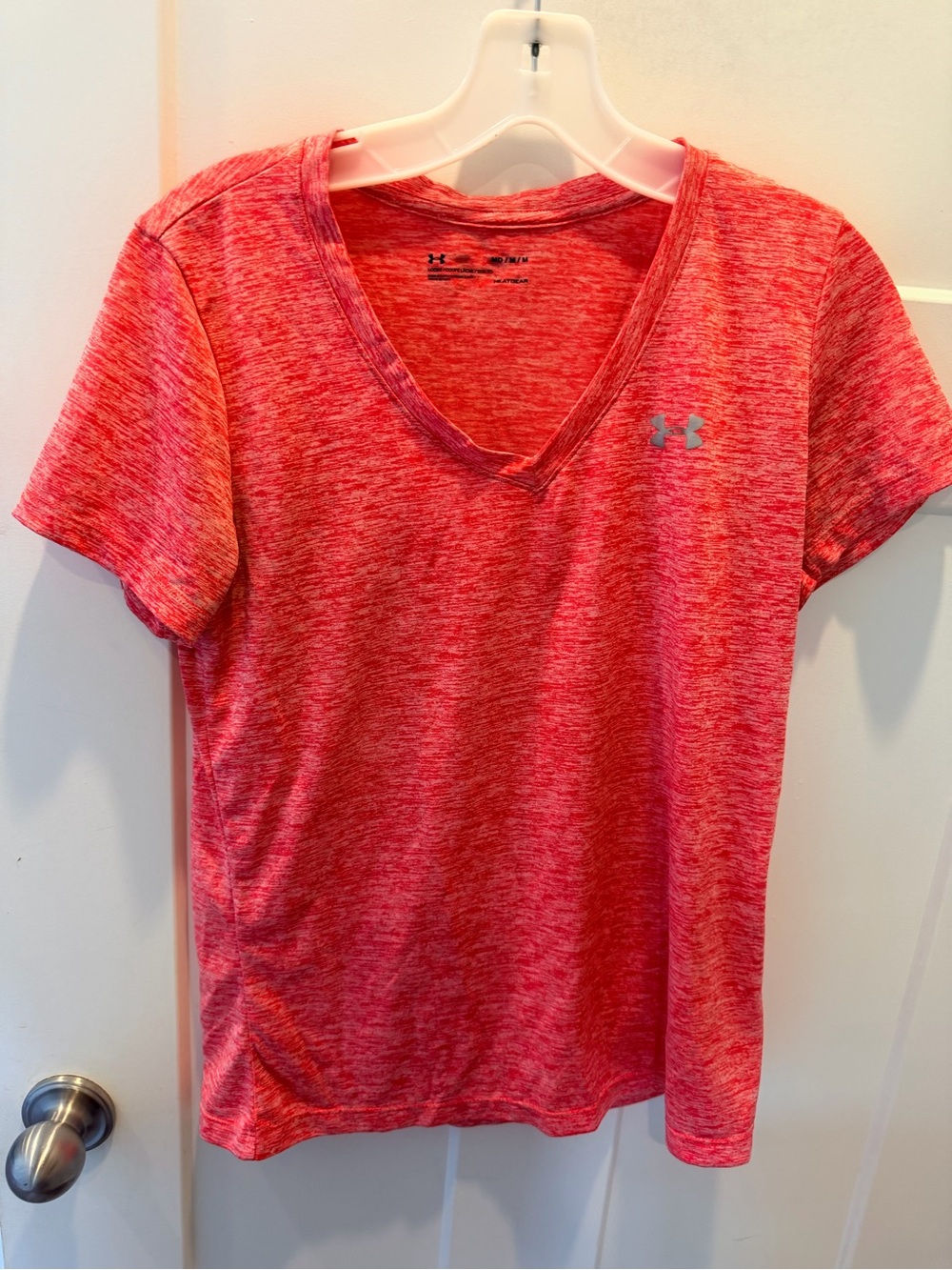 Under Armour HeatGear Medium Coral Pink Heathered V Neck Athletic Workout Tee